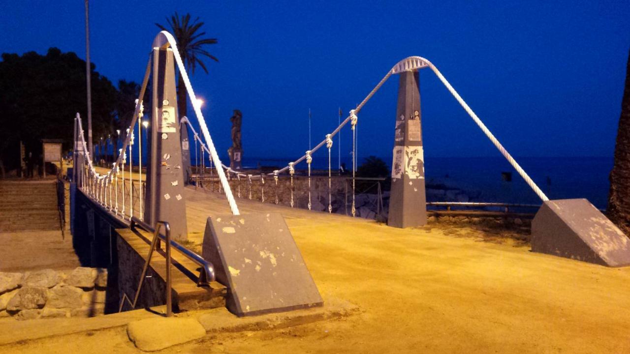 White Stones Beach In Sant Pol De Mar Buitenkant foto
